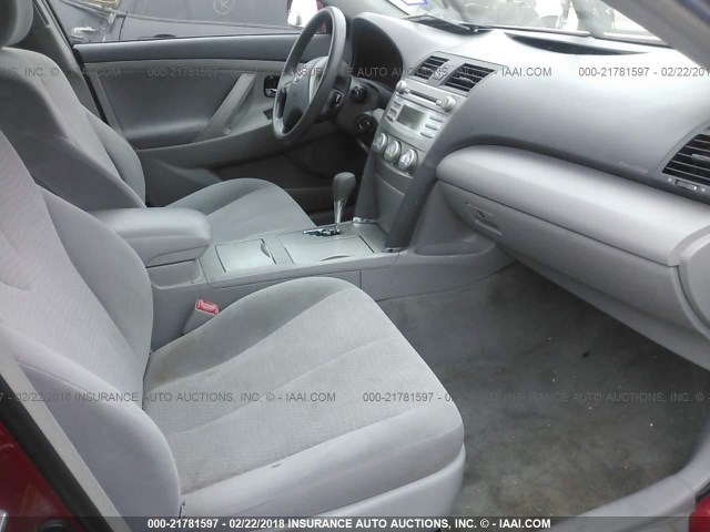 4T1BF3EK3BU640102 - 2011 TOYOTA CAMRY SE/LE/XLE RED photo 5