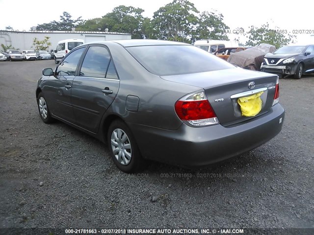 JTDBE32KX53019493 - 2005 TOYOTA CAMRY LE/XLE/SE GRAY photo 3