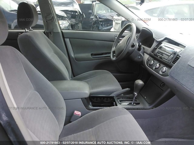JTDBE32KX53019493 - 2005 TOYOTA CAMRY LE/XLE/SE GRAY photo 5