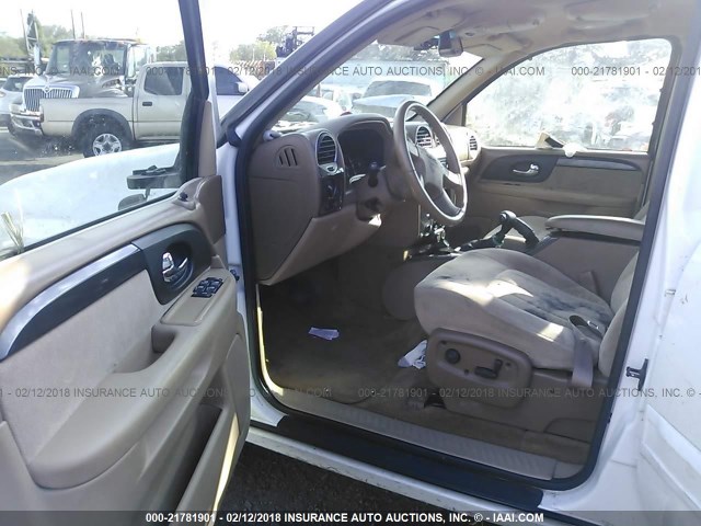 1GKDT13S122331323 - 2002 GMC ENVOY WHITE photo 5