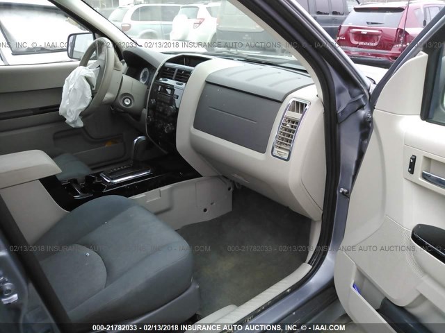 4F2CZ02Z58KM19556 - 2008 MAZDA TRIBUTE I GRAY photo 5