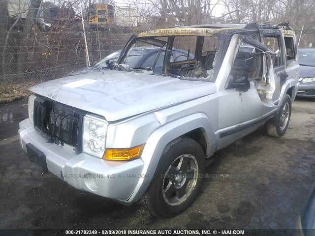 1J8HG48KX6C209287 - 2006 JEEP COMMANDER SILVER photo 2