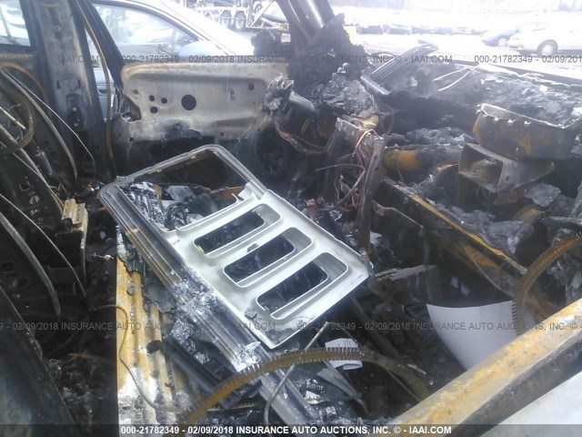 1J8HG48KX6C209287 - 2006 JEEP COMMANDER SILVER photo 5