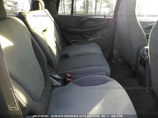 1FMRU1667YLC26278 - 2000 FORD EXPEDITION XLT შავი ფოტო 8