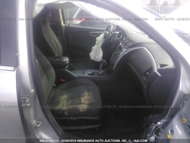 1GNKVGED7BJ329314 - 2011 CHEVROLET TRAVERSE LT SILVER photo 5