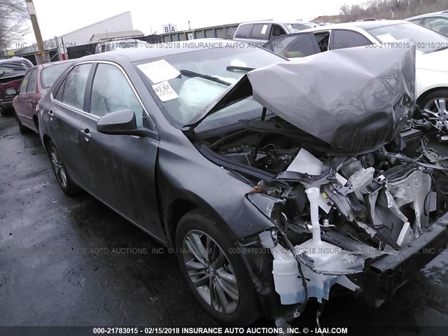 4T1BF1FK9HU342584 - 2017 TOYOTA CAMRY LE/XLE/SE/XSE Grau Foto 1