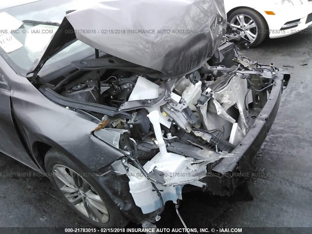 4T1BF1FK9HU342584 - 2017 TOYOTA CAMRY LE/XLE/SE/XSE Grau Foto 6