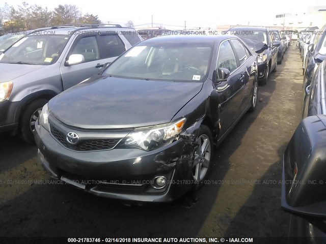 4T1BF1FKXDU643956 - 2013 TOYOTA CAMRY L/SE/LE/XLE GRAY photo 2