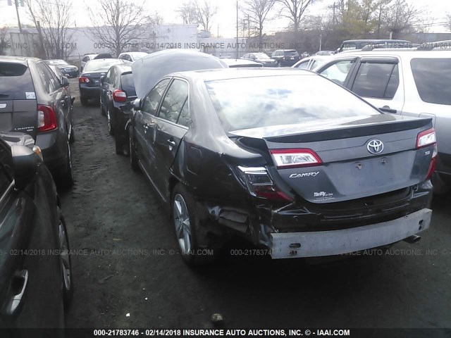 4T1BF1FKXDU643956 - 2013 TOYOTA CAMRY L/SE/LE/XLE GRAY photo 3