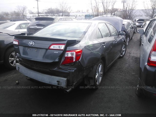 4T1BF1FKXDU643956 - 2013 TOYOTA CAMRY L/SE/LE/XLE 灰色 照片 4