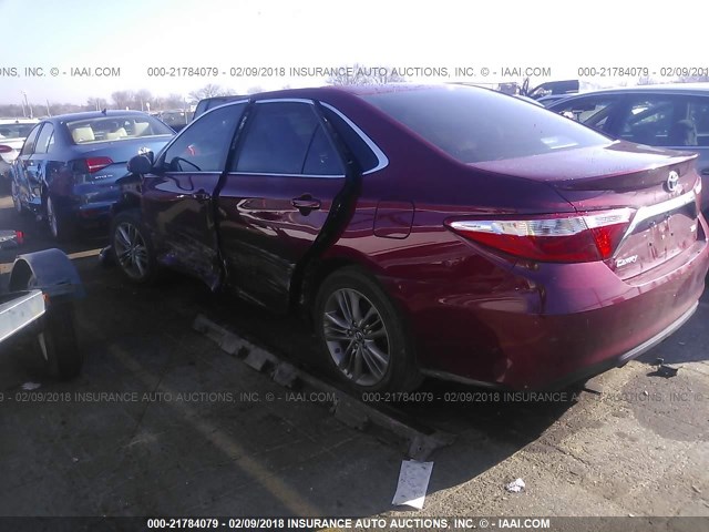 4T1BF1FK8GU601581 - 2016 TOYOTA CAMRY LE/XLE/SE/XSE RED photo 3