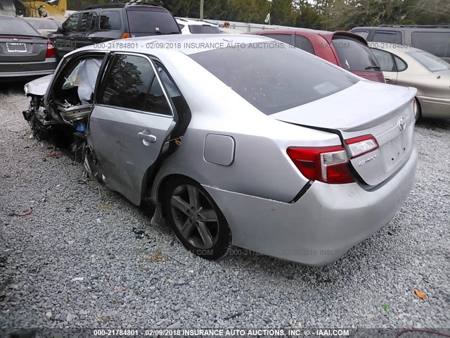 4T1BF1FK3CU147850 - 2012 TOYOTA CAMRY SE/LE/XLE ვერცხლისფერი ფოტო 3