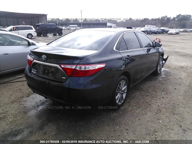 4T1BF1FK2HU393554 - 2017 TOYOTA CAMRY LE/XLE/SE/XSE BLACK photo 4