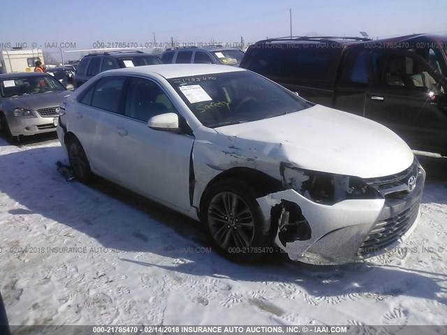 4T1BF1FK4FU893468 - 2015 TOYOTA CAMRY LE/XLE/SE/XSE Weiß Foto 1