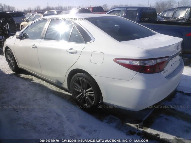 4T1BF1FK4FU893468 - 2015 TOYOTA CAMRY LE/XLE/SE/XSE Weiß Foto 3