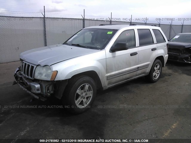 1J4GR48K25C588016 - 2005 JEEP GRAND CHEROKEE LAREDO/COLUMBIA/FREEDOM SILVER photo 2