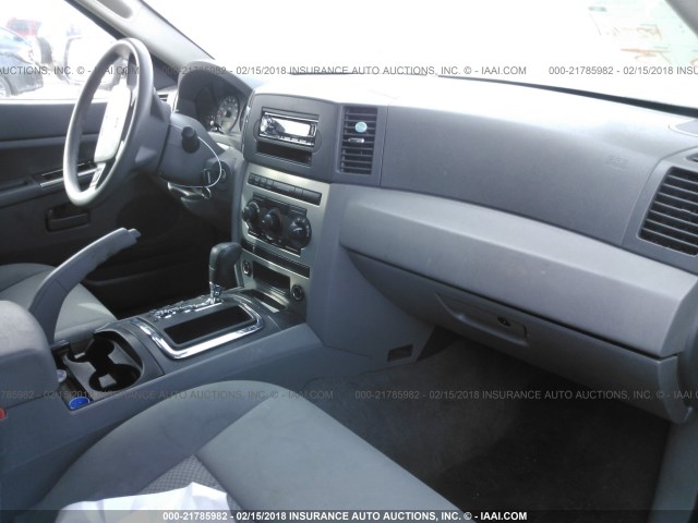 1J4GR48K25C588016 - 2005 JEEP GRAND CHEROKEE LAREDO/COLUMBIA/FREEDOM 银色 照片 5