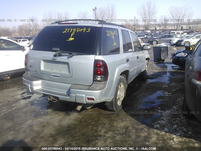 1GNDT13S372183508 - 2007 CHEVROLET TRAILBLAZER LS/LT SILVER photo 4