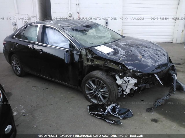 4T1BF1FK1GU233681 - 2016 TOYOTA CAMRY LE/XLE/SE/XSE შავი ფოტო 1