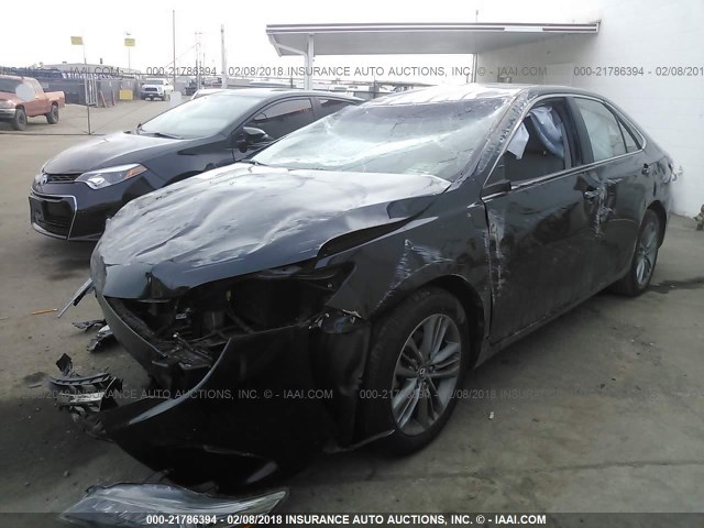 4T1BF1FK1GU233681 - 2016 TOYOTA CAMRY LE/XLE/SE/XSE შავი ფოტო 2