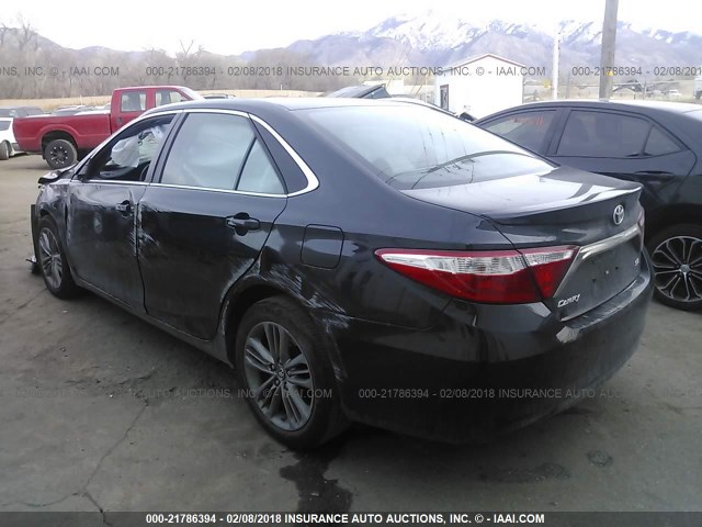 4T1BF1FK1GU233681 - 2016 TOYOTA CAMRY LE/XLE/SE/XSE BLACK photo 3