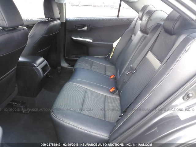 4T1BF1FK0EU425591 - 2014 TOYOTA CAMRY L/SE/LE/XLE ნაცრისფერი ფოტო 8