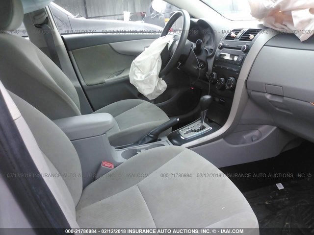 1NXBU4EE7AZ313075 - 2010 TOYOTA COROLLA S/LE/XLE SILVER photo 5