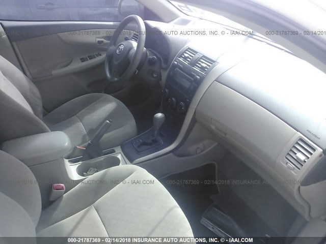 JTDBL40EX99039013 - 2009 TOYOTA COROLLA LE/XLE WHITE photo 5