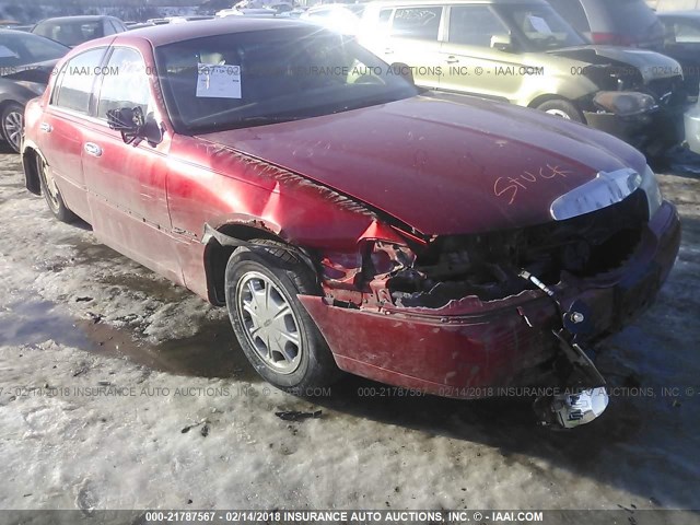 1LNFM82WXWY657523 - 1998 LINCOLN TOWN CAR SIGNATURE RED photo 1