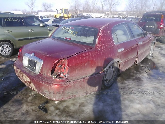 1LNFM82WXWY657523 - 1998 LINCOLN TOWN CAR SIGNATURE RED photo 4