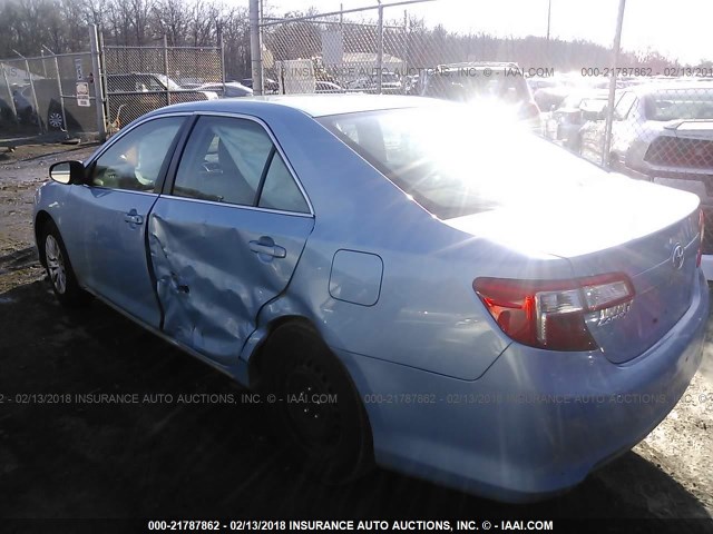 4T1BF1FK6CU586217 - 2012 TOYOTA CAMRY SE/LE/XLE 浅蓝色 照片 3