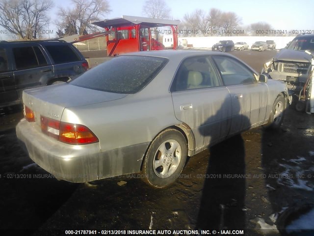 JT8BF28G0W5022210 - 1998 LEXUS ES 300 SILVER photo 4