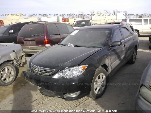 4T1BE30K45U088186 - 2005 TOYOTA CAMRY LE/XLE/SE შავი ფოტო 2