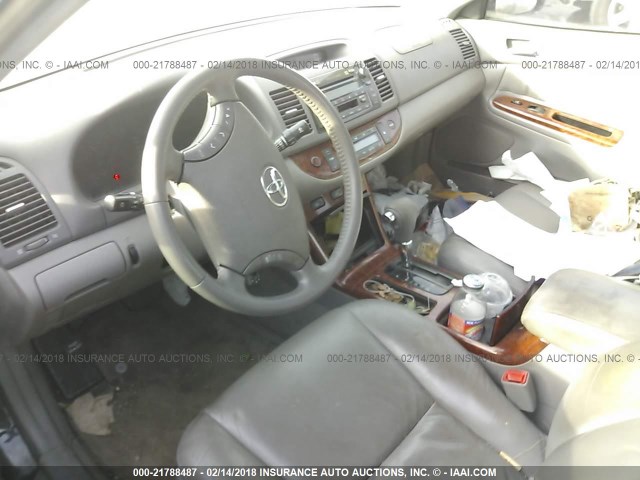 4T1BE30K45U088186 - 2005 TOYOTA CAMRY LE/XLE/SE შავი ფოტო 5