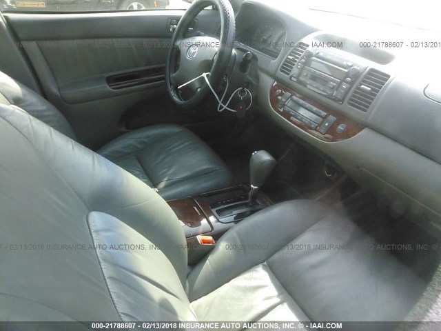 4T1BF30K73U554395 - 2003 TOYOTA CAMRY LE/XLE/SE ვერცხლისფერი ფოტო 5