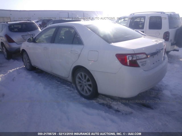 4T1BD1FK4CU059119 - 2012 TOYOTA CAMRY HYBRID/LE/XLE WHITE photo 3