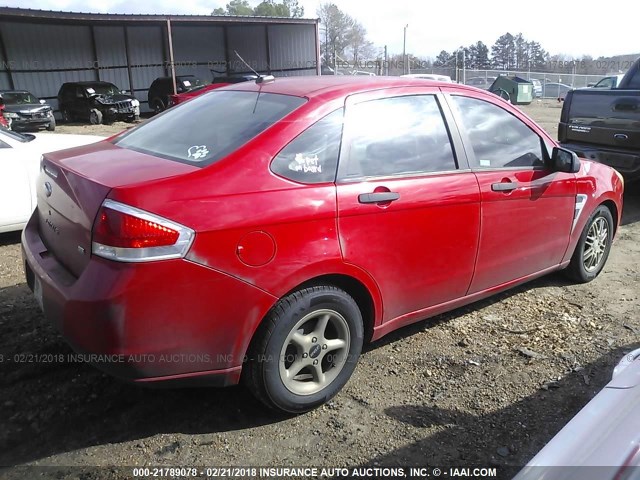 1FAHP35N78W215376 - 2008 FORD FOCUS SE/SEL/SES RED photo 4