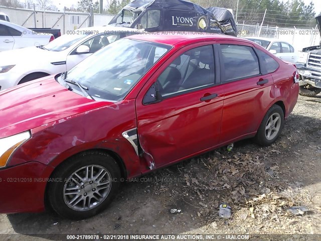 1FAHP35N78W215376 - 2008 FORD FOCUS SE/SEL/SES RED photo 6