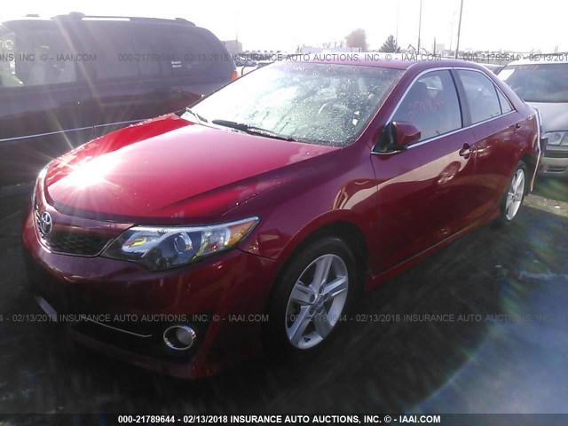 4T1BF1FKXEU845732 - 2014 TOYOTA CAMRY L/SE/LE/XLE RED photo 2