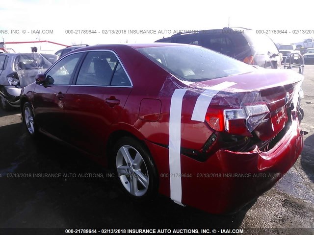 4T1BF1FKXEU845732 - 2014 TOYOTA CAMRY L/SE/LE/XLE RED photo 3