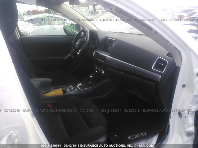 JM3KE4CY6G0767291 - 2016 MAZDA CX-5 TOURING Белый фото 5