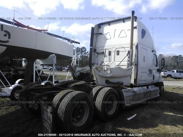 1FUJGLDR7CLBC3024 - 2012 FREIGHTLINER CASCADIA 125  WHITE photo 4