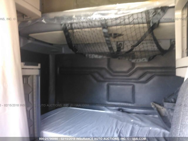 1FUJGLDR7CLBC3024 - 2012 FREIGHTLINER CASCADIA 125  WHITE photo 7