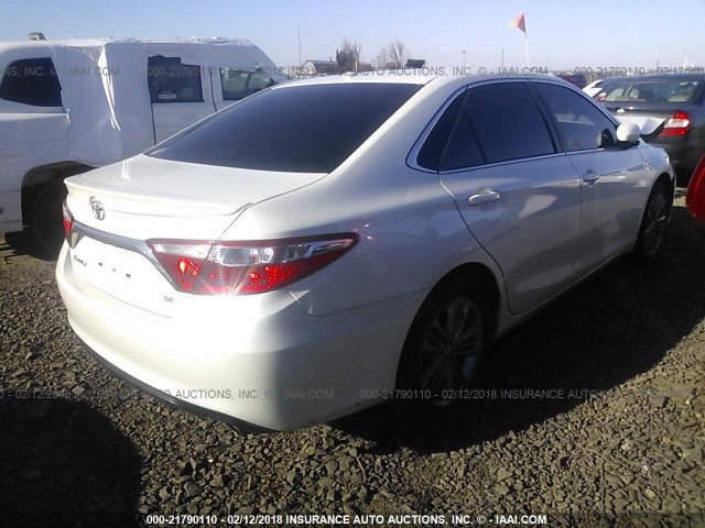 4T1BF1FK2GU256340 - 2016 TOYOTA CAMRY LE/XLE/SE/XSE WHITE photo 4