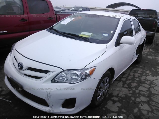 2T1BU4EE5DC995346 - 2013 TOYOTA COROLLA S/LE WHITE photo 2