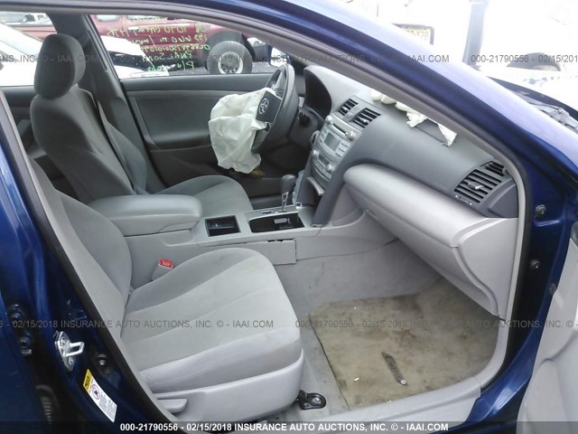 4T1BB46K48U041024 - 2008 TOYOTA CAMRY HYBRID BLUE photo 5