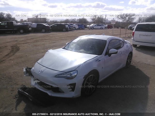 JF1ZNAA15H8700802 - 2017 TOYOTA 86 SPECIAL EDITION WHITE photo 2