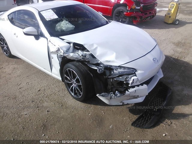 JF1ZNAA15H8700802 - 2017 TOYOTA 86 SPECIAL EDITION WHITE photo 6