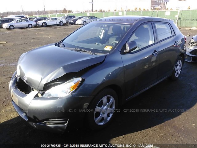 2T1KU4EE3AC518510 - 2010 TOYOTA COROLLA MATRIX  GRAY photo 2