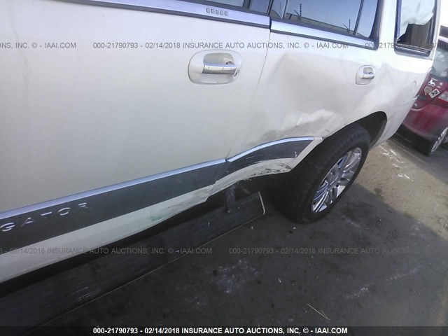 5LMFU28577LJ09115 - 2007 LINCOLN NAVIGATOR 白色 照片 6